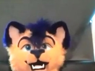 Kyle Foxx Pawing off